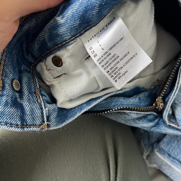 American Eagle Mom Short - Picture 4 of 4